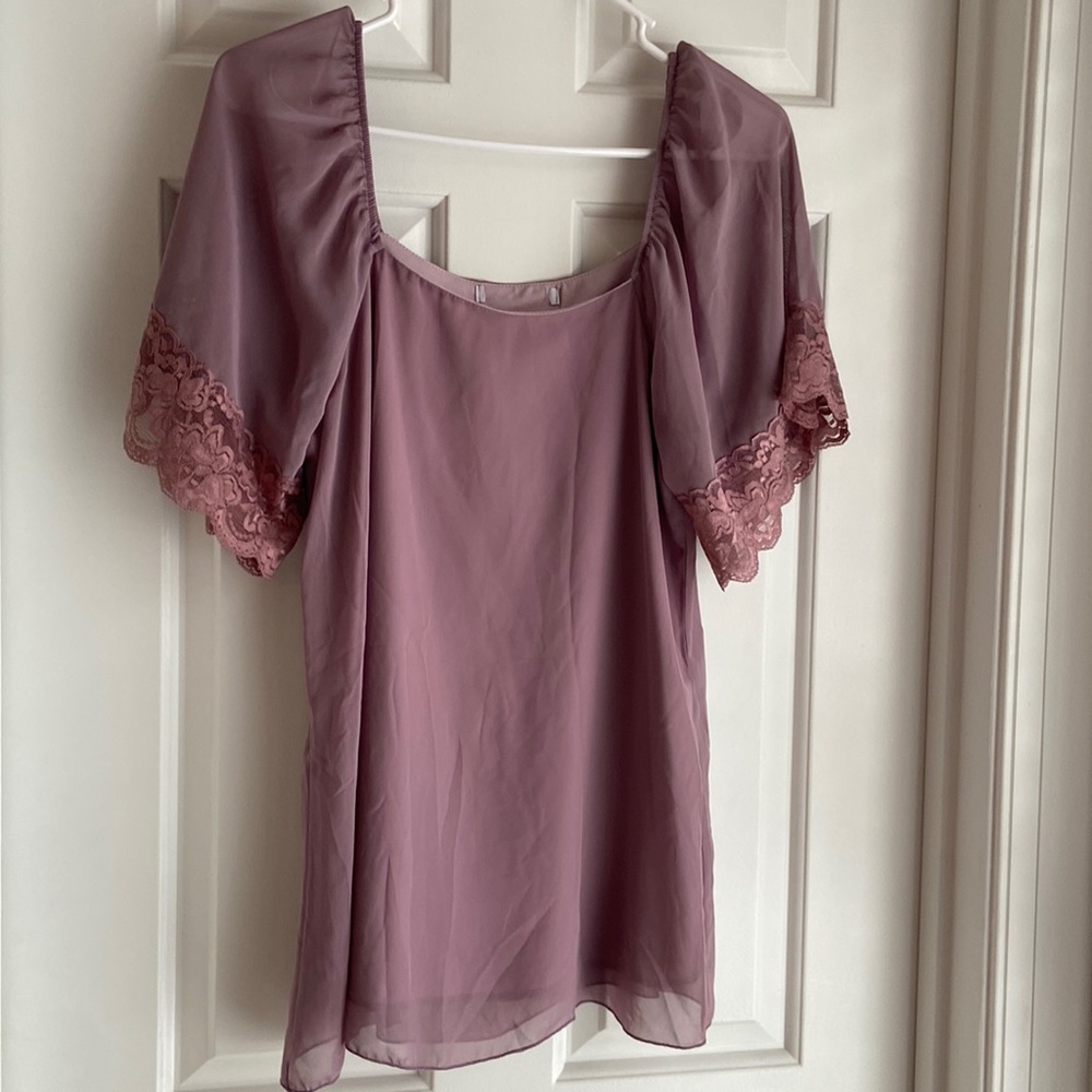Light Purple Layered Top with Lace Sleeves